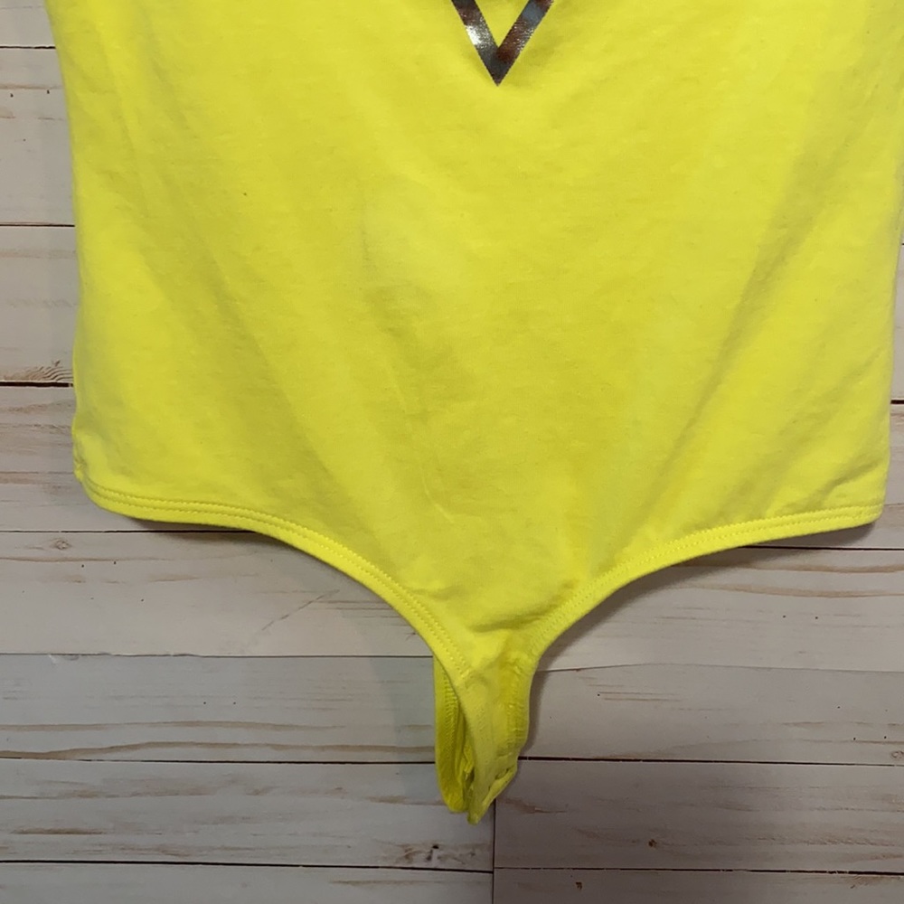 Guess Los Angeles Women’s Lemon Triangle Logo Bodysuit - Picture 5 of 16